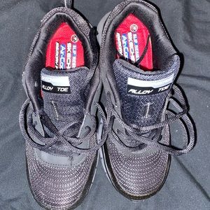 Women’s alloy toe slip resistant work shoes